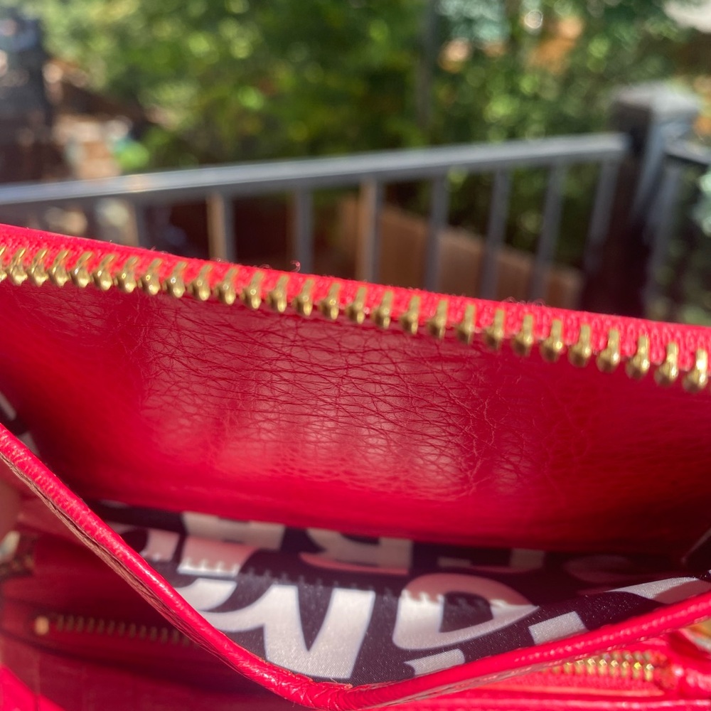Marc By Marc Jacobs Red Leather Wristlet with Gold Plaque - Picture 7 of 10
